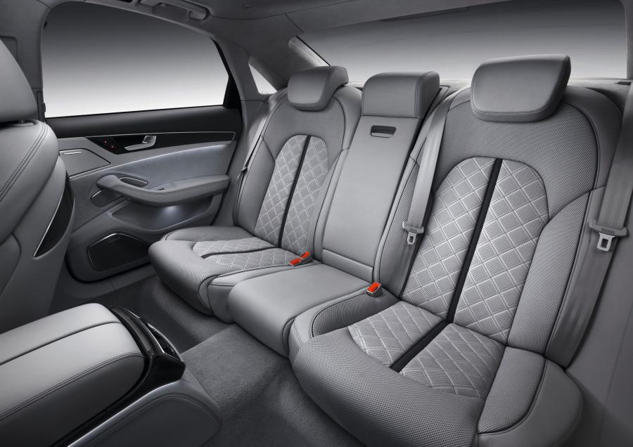 Интерьер Audi S8 (D4) 2012 года  (WW) (фото 2 из 59)